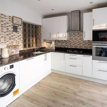 Hogwarts Hideaway Themed Property Watford  Extérieur photo