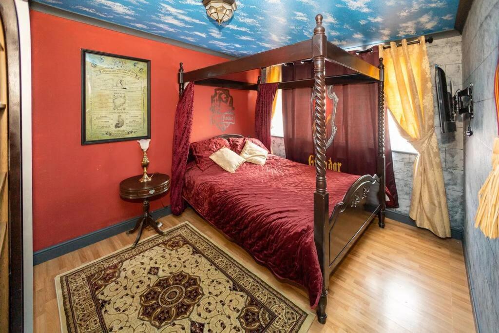 Hogwarts Hideaway Themed Property Watford  Extérieur photo