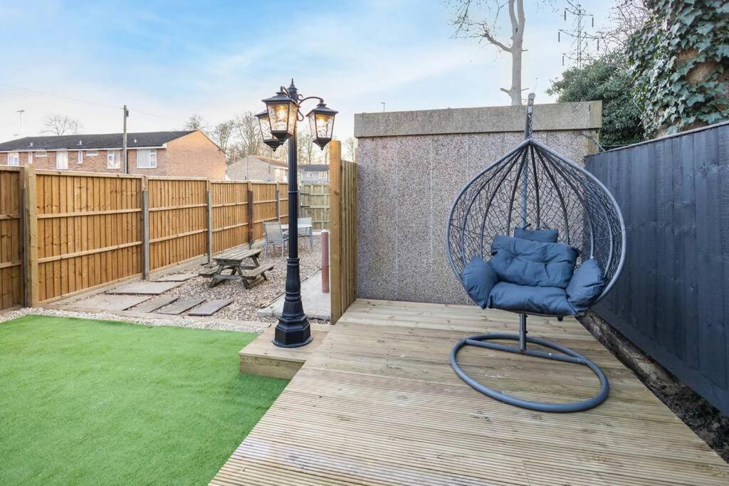 Hogwarts Hideaway Themed Property Watford  Extérieur photo