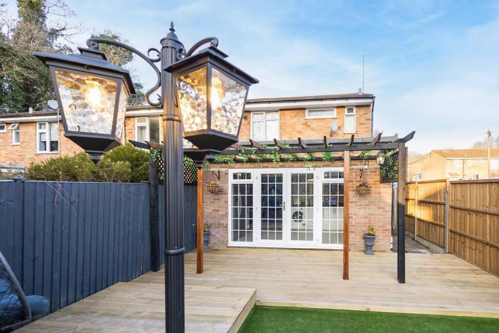 Hogwarts Hideaway Themed Property Watford  Extérieur photo