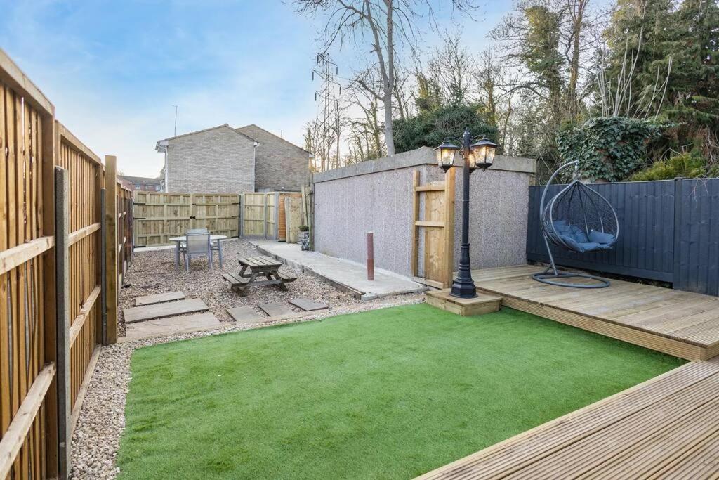 Hogwarts Hideaway Themed Property Watford  Extérieur photo