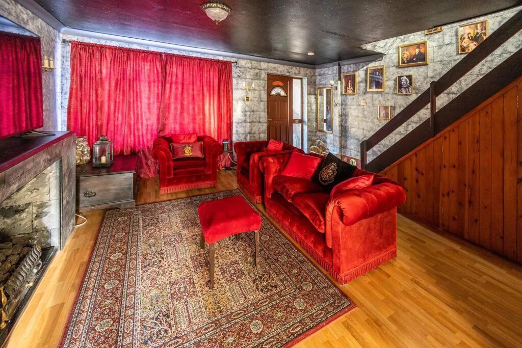 Hogwarts Hideaway Themed Property Watford  Extérieur photo