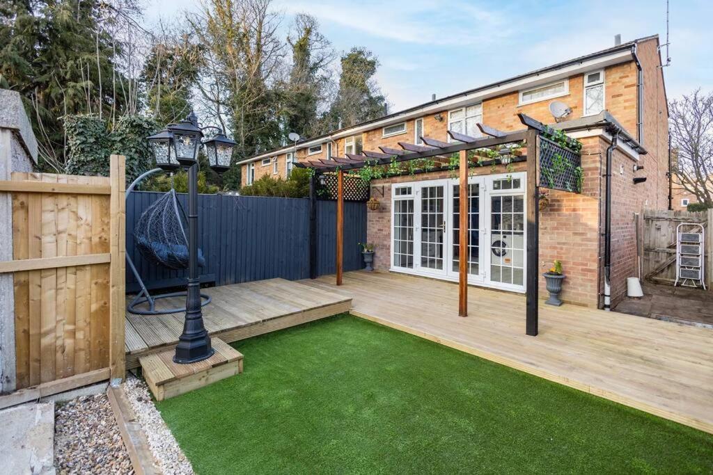Hogwarts Hideaway Themed Property Watford  Extérieur photo